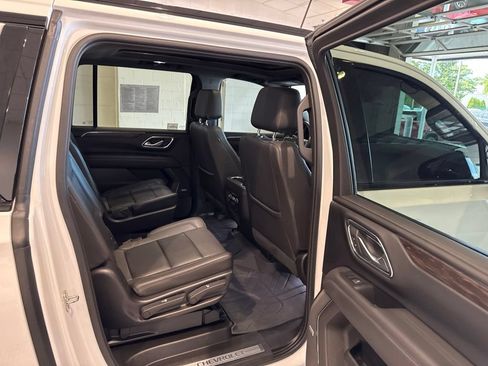 Used 2023 Chevrolet Suburban Z71 w/ Luxury Package AWD/4WD image 16