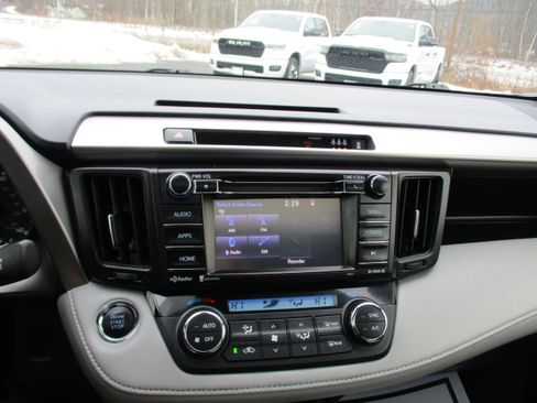 Used 2018 Toyota RAV4 XLE image 18