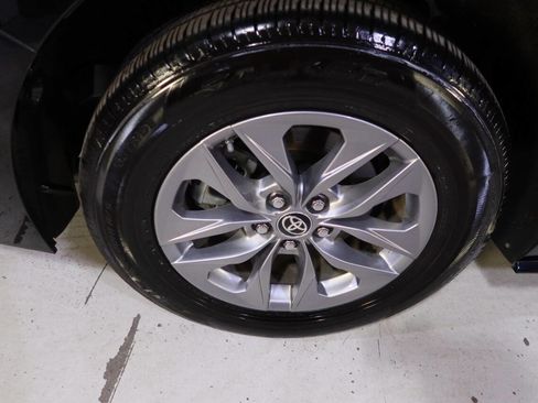 Used 2024 Toyota Sienna XLE image 33