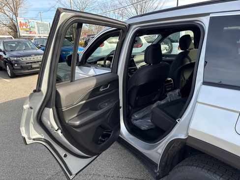 New 2025 Jeep Grand Cherokee Laredo X w/ Trailer Tow Package image 31