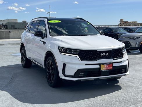 Certified 2023 Kia Sorento SX image 10