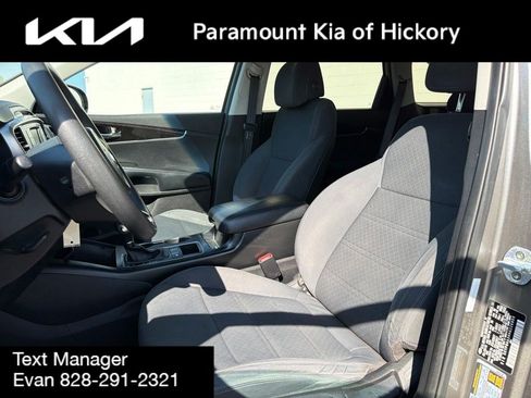 Used 2017 Kia Sorento FWD image 17