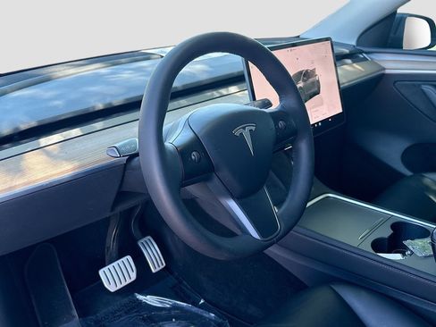Used 2023 Tesla Model Y Performance AWD/4WD image 9