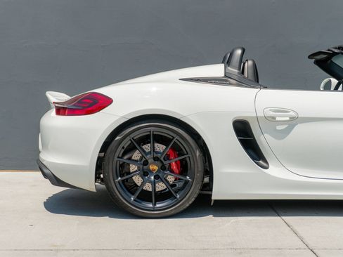 Used 2016 Porsche Boxster Spyder RWD image 36