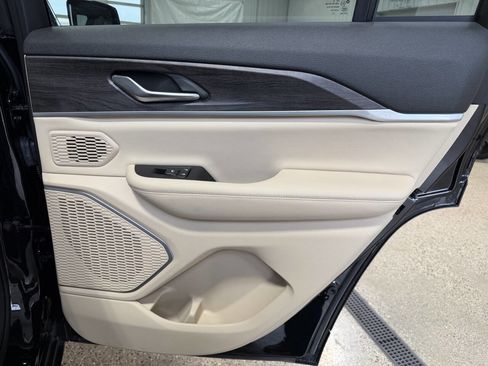 Used 2022 Jeep Grand Cherokee Limited 4xe image 39