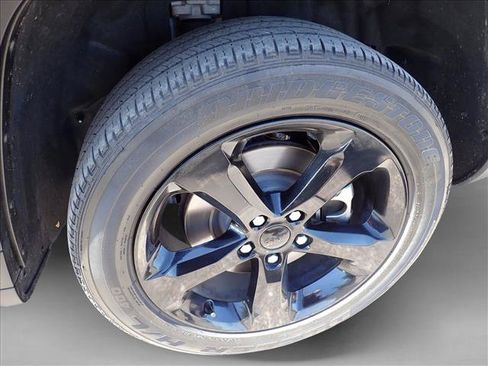 Used 2023 Jeep Grand Cherokee L Laredo AWD/4WD image 7