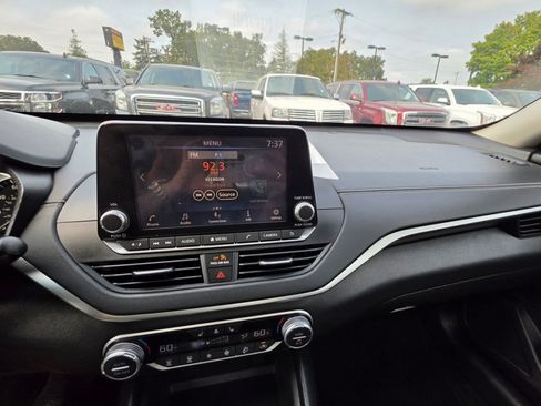 Used 2019 Nissan Altima 2.5 SV FWD image 11