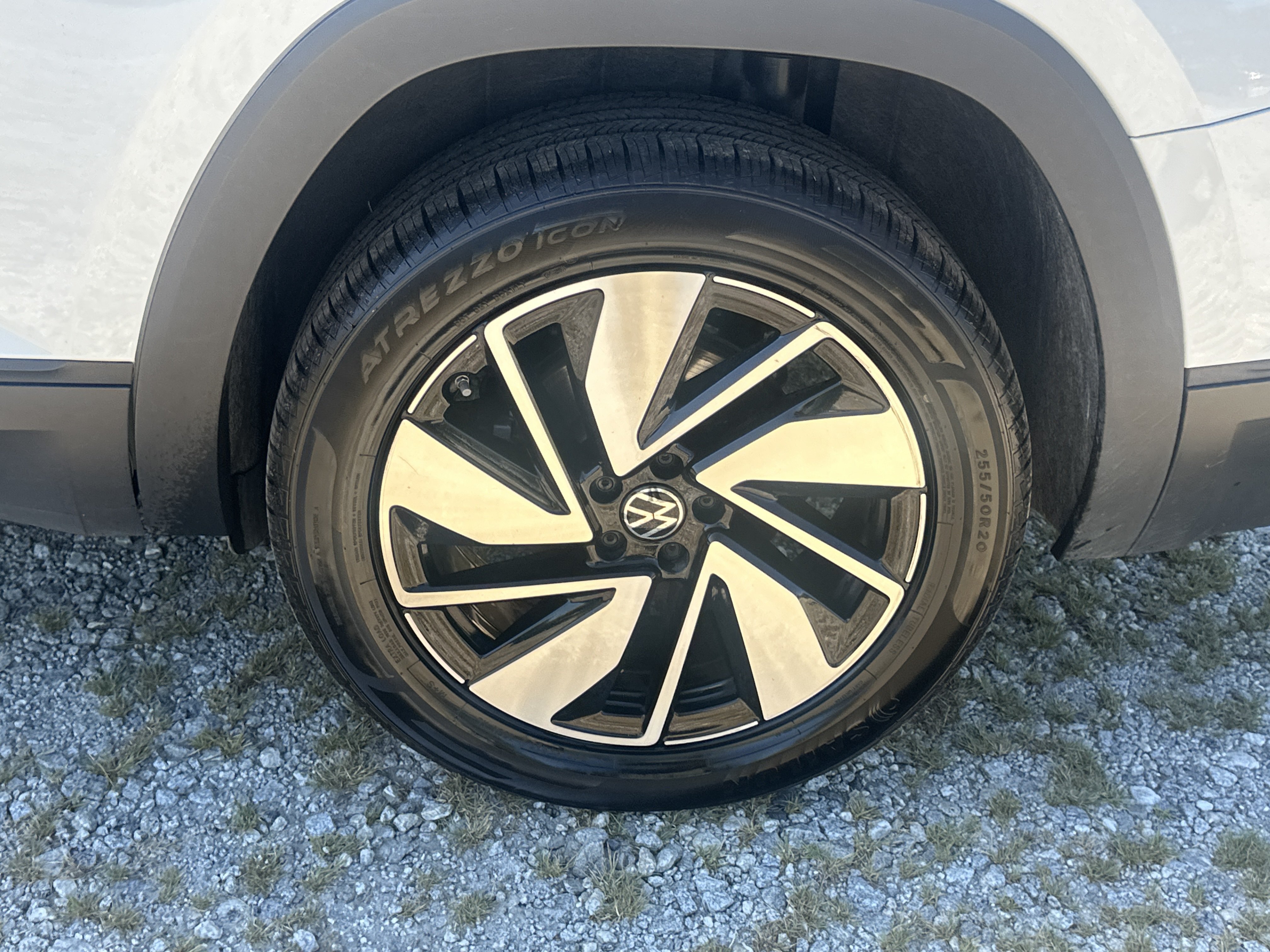Used 2024 Volkswagen Atlas SE AWD/4WD image 19
