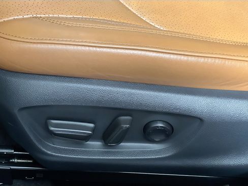 Used 2019 Toyota Avalon Limited image 15