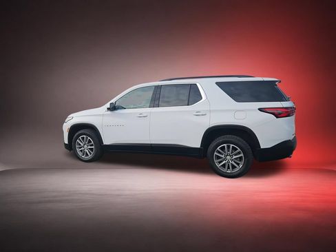 Used 2023 Chevrolet Traverse LT FWD image 6