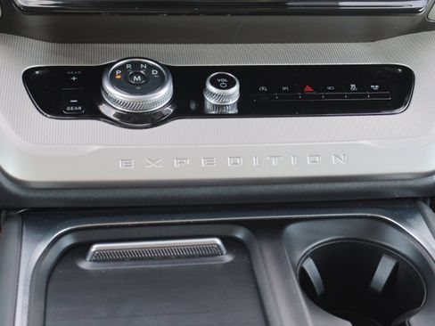 Used 2025 Ford Expedition Active image 21