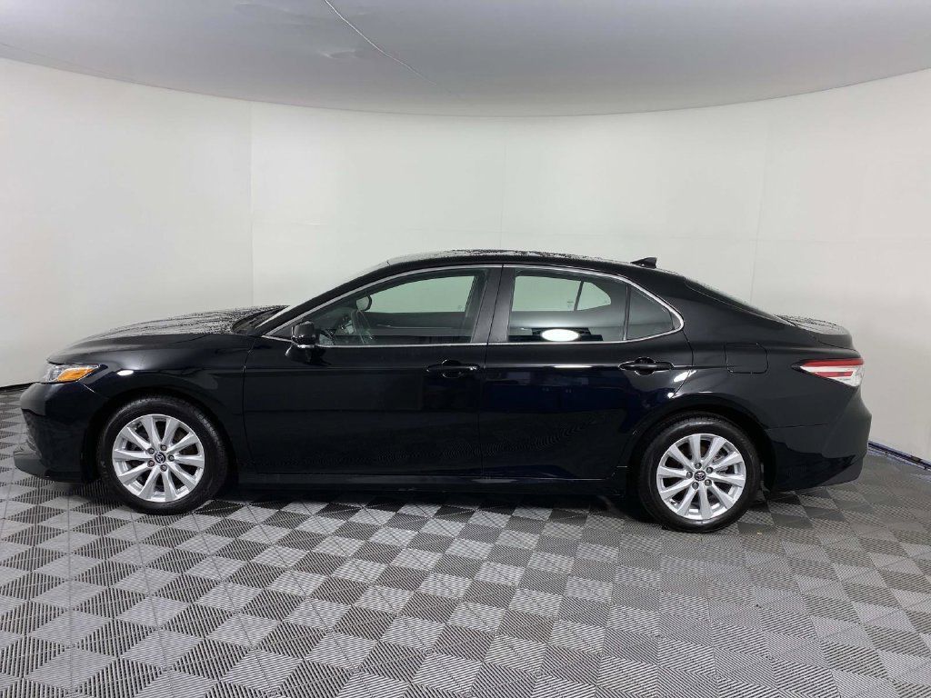 Used 2020 Toyota Camry LE w/ Convenience Package FWD image 5