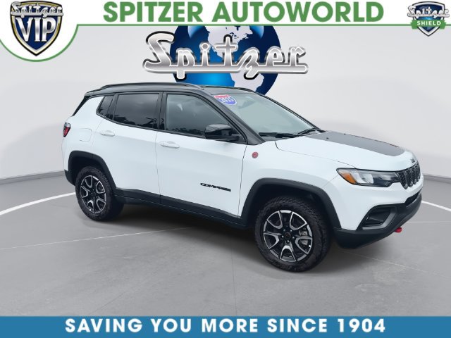 Used 2025 Jeep Compass Trailhawk w/ Trailer Tow Group AWD/4WD image 3