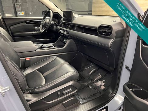 Used 2025 Honda Pilot Touring image 7