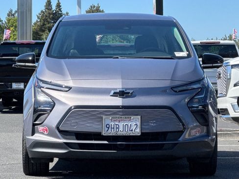 Used 2023 Chevrolet Bolt LT w/ Infotainment Package FWD image 10