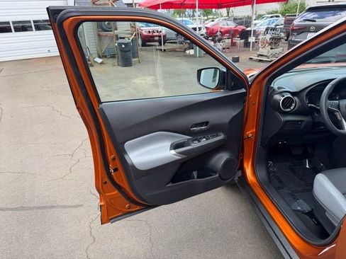 Used 2024 Nissan Kicks SR FWD image 9
