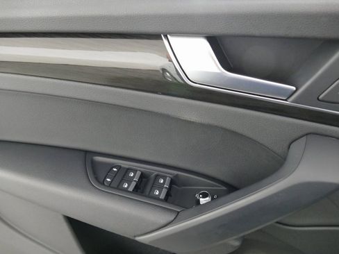 Used 2019 Audi Q5 2.0T Premium w/ Convenience Package image 11