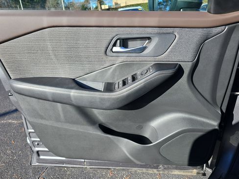 Certified 2023 Nissan Rogue SV image 25