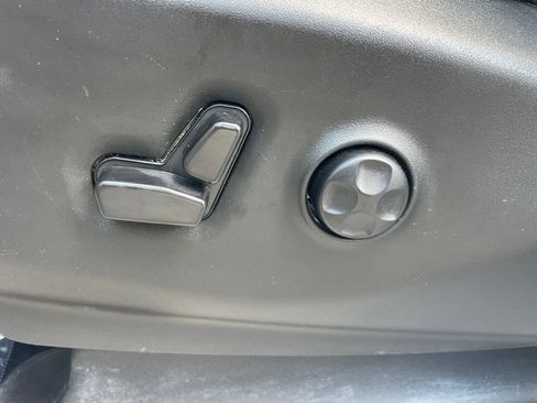 Used 2024 Chrysler Pacifica Touring-L FWD image 28