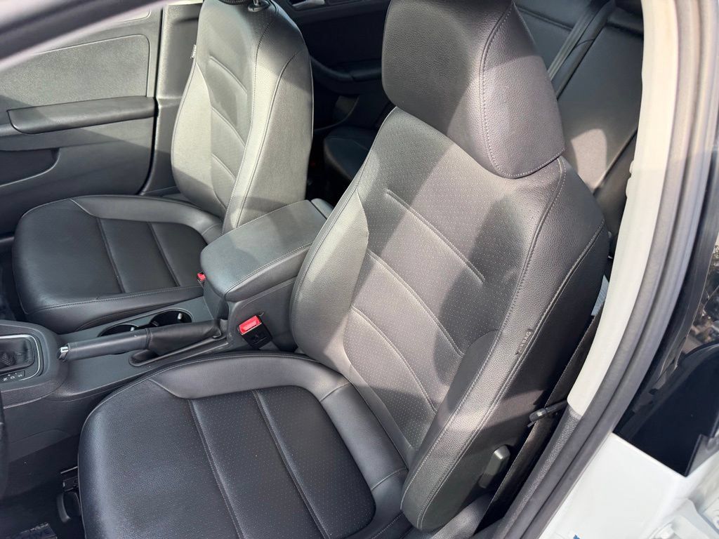 Used 2017 Volkswagen Jetta SE FWD image 12
