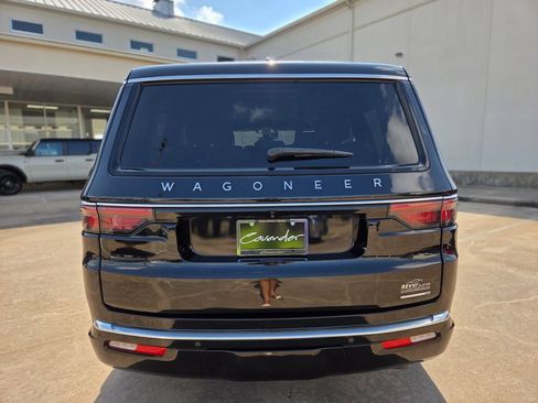 Used 2024 Jeep Wagoneer Series II w/ Flexible Seating Group RWD image 6