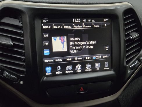 Used 2016 Jeep Cherokee Latitude w/ Comfort/Convenience Group image 17