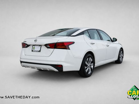 Used 2024 Nissan Altima 2.5 S FWD image 8