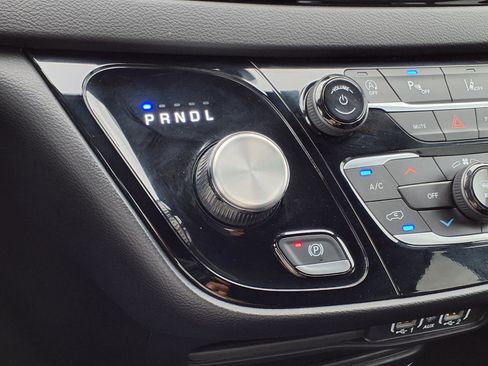Used 2025 Chrysler Pacifica Select FWD image 18