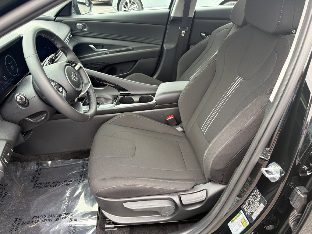 Used 2023 Hyundai Elantra SEL w/ Convenience Package FWD image 11