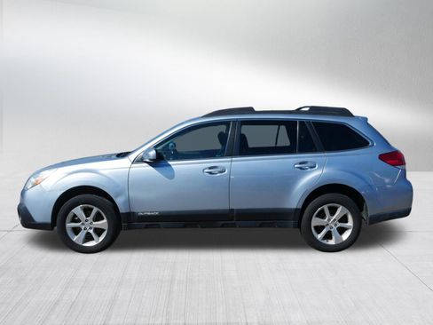 Used 2013 Subaru Outback 2.5i Limited image 2