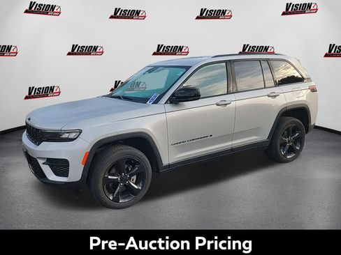 Used 2023 Jeep Grand Cherokee Altitude image 1