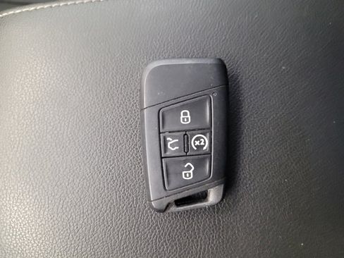 Used 2024 Volkswagen Tiguan SE FWD image 32