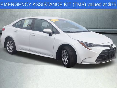 Used 2025 Toyota Corolla LE FWD image 8