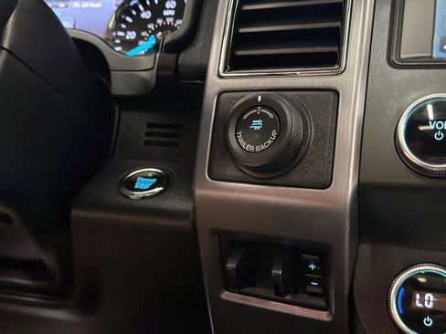 Used 2019 Ford Expedition Platinum AWD/4WD image 30