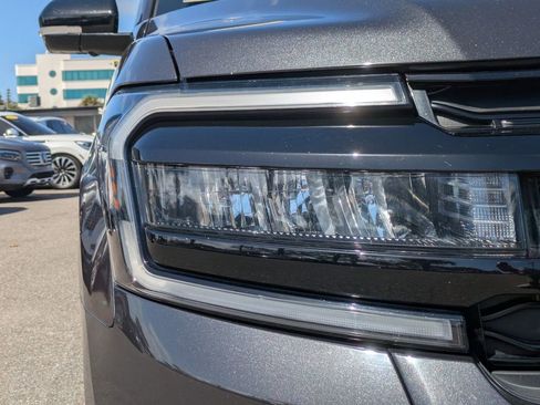 Used 2022 Ford Expedition Limited image 10