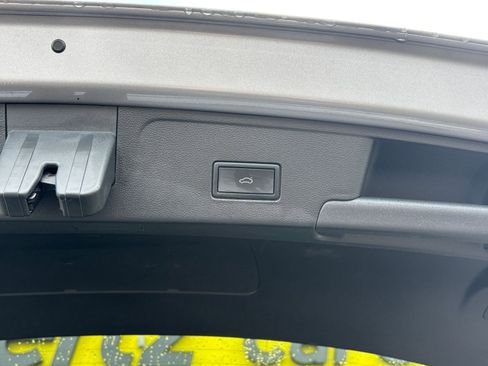 Used 2025 Volkswagen Atlas Cross Sport SE image 21