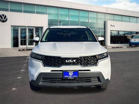 Used 2022 Kia Sorento LX image 2