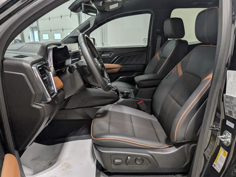 Used 2024 GMC Canyon AT4 w/ Technology Package image 17