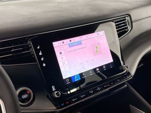 Used 2025 Jeep Wagoneer 4WD image 15