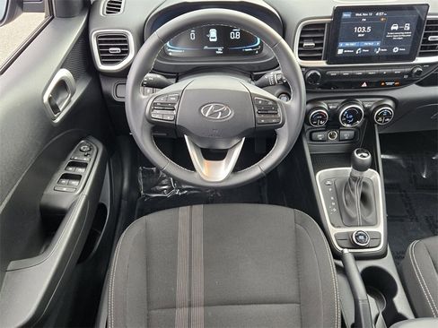 Certified 2025 Hyundai Venue SEL image 13