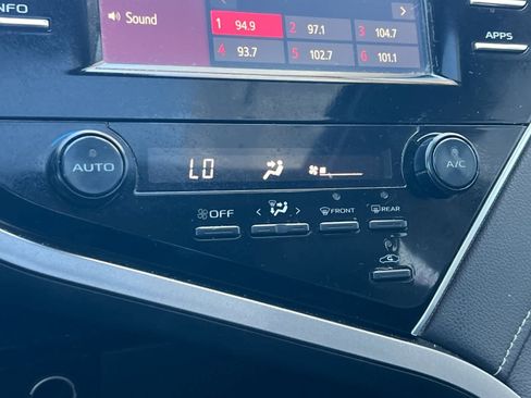 Used 2018 Toyota Camry SE w/ Moonroof Package image 20