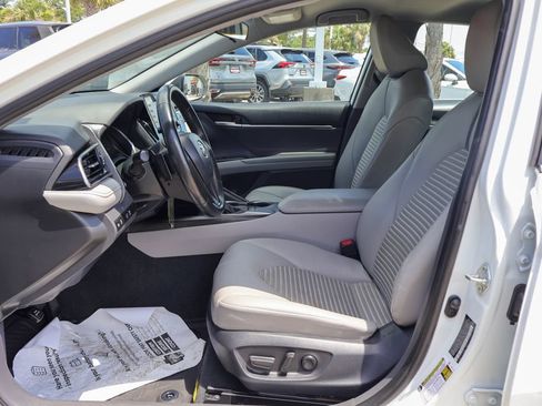 Used 2023 Toyota Camry SE FWD image 8