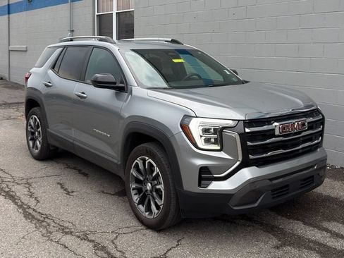 Used 2025 GMC Terrain Elevation w/ Elevation Premium Package AWD/4WD image 3
