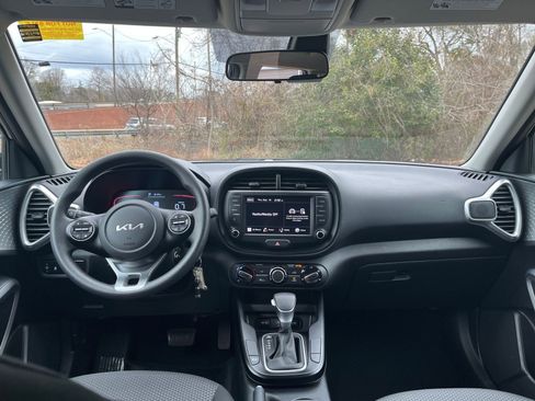 Used 2025 Kia Soul LX w/ LX Technology Package image 28