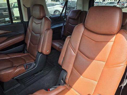 Used 2017 Cadillac Escalade ESV Premium Luxury AWD/4WD image 18