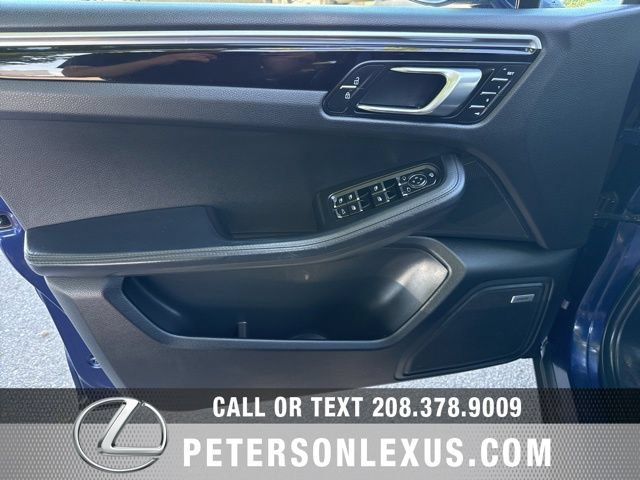 Used 2022 Porsche Macan AWD/4WD image 23