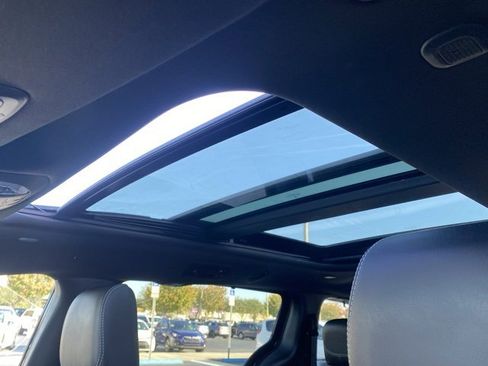 Used 2024 Chrysler Pacifica Limited w/ S Appearance Package image 23