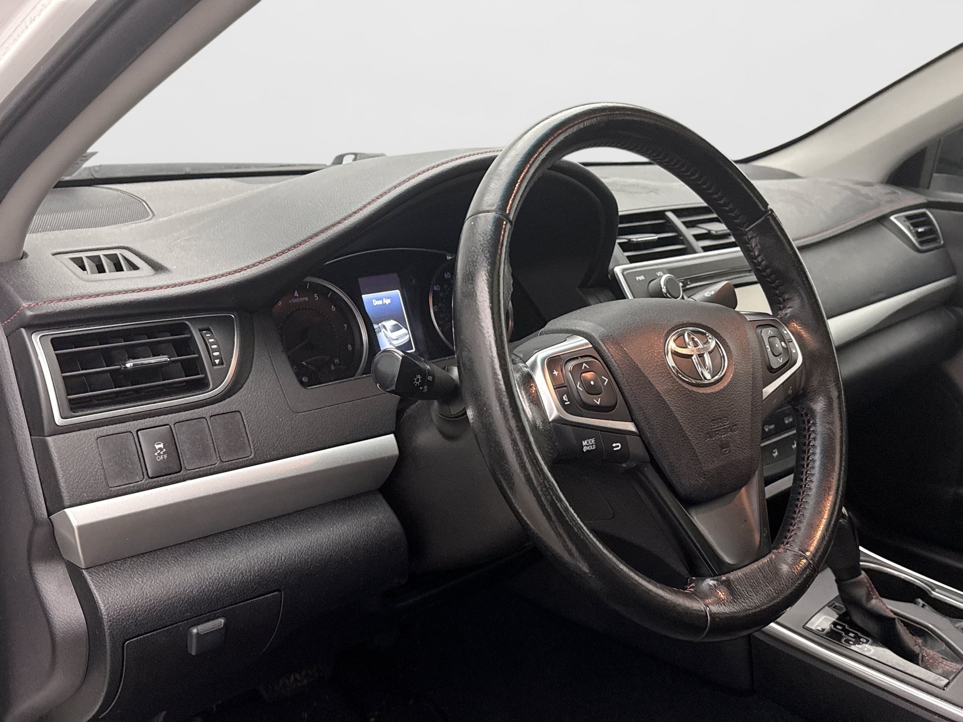Used 2015 Toyota Camry SE w/ Moonroof Package FWD image 7
