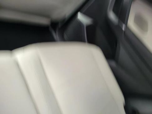 Used 2020 Volkswagen Tiguan SE image 12