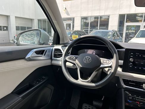 Used 2025 Volkswagen Taos SE AWD/4WD image 26